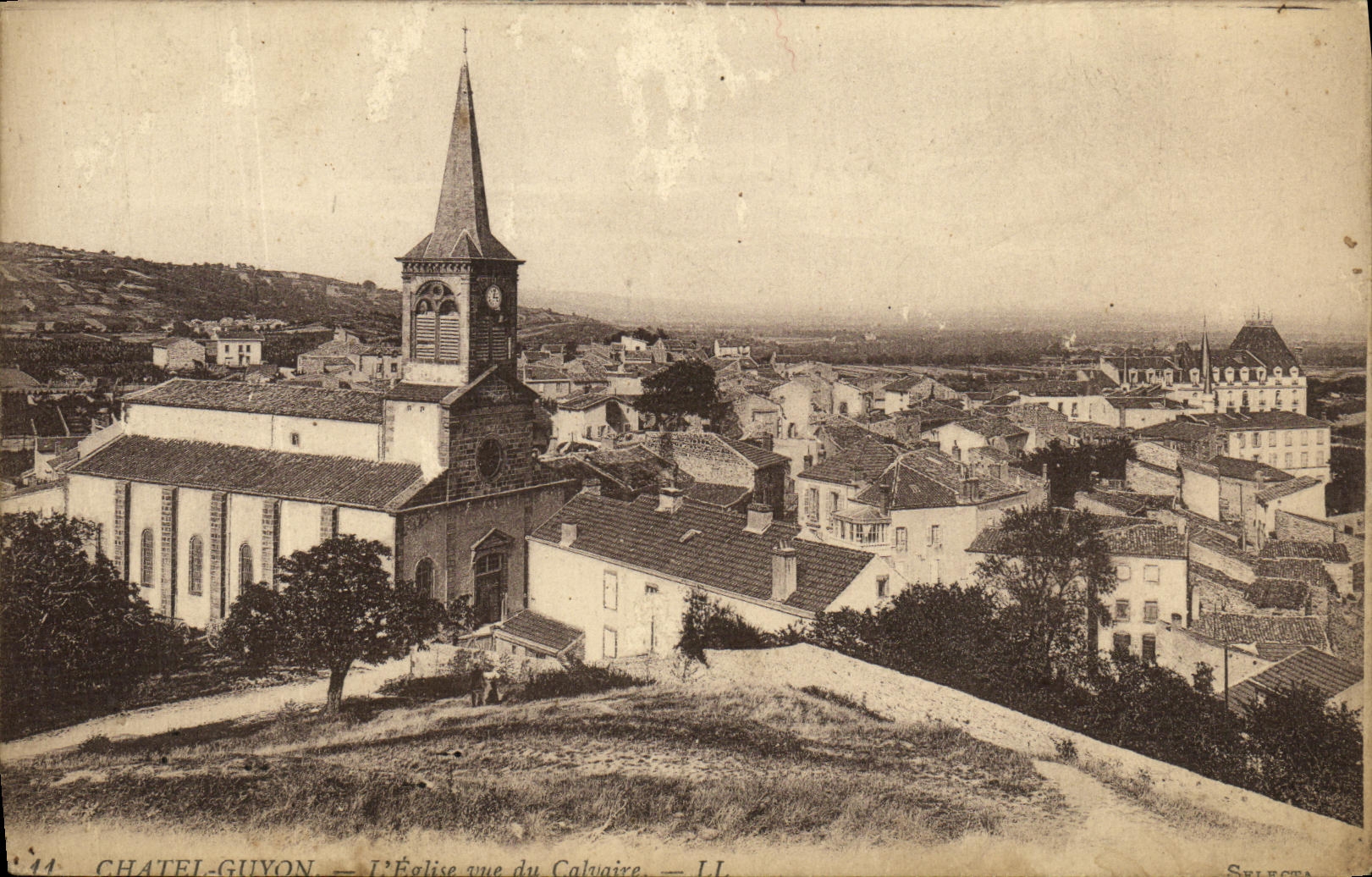 POSTAL Chatel Guyon L iglesia de la VENDIMIA vista del martirio