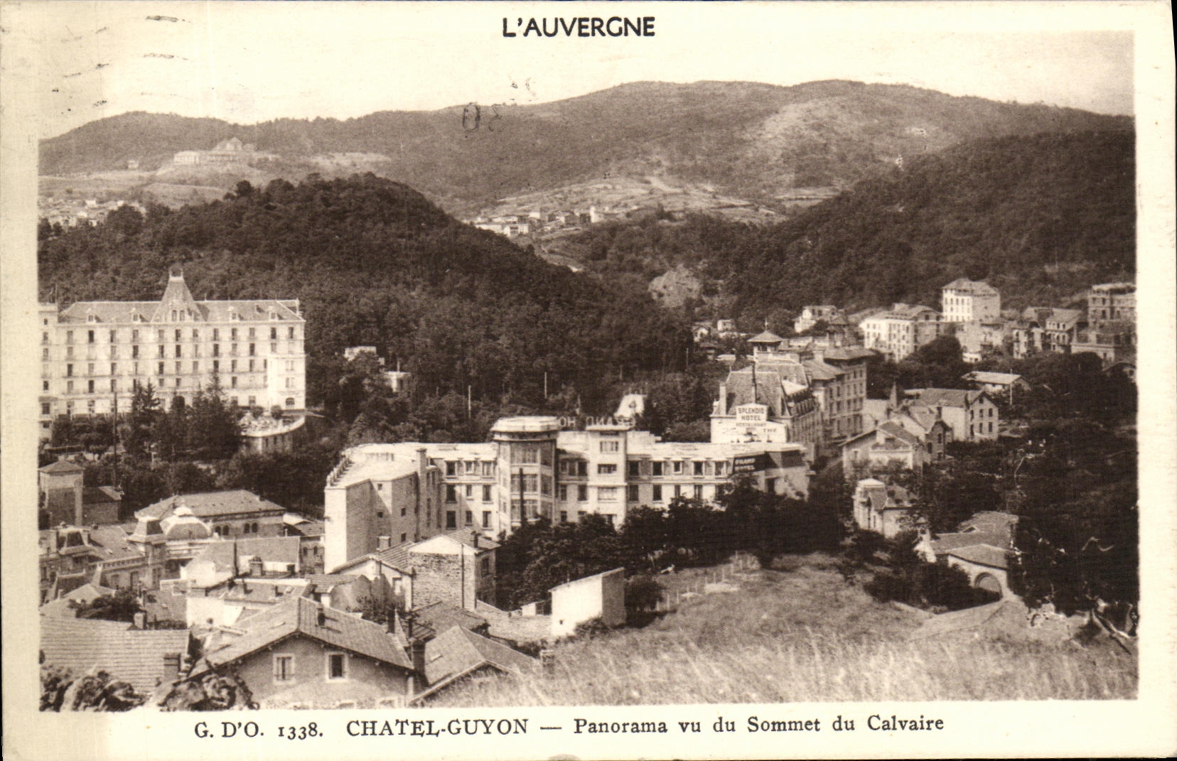 Panorama de Chatel Guyon de la POSTAL de la VENDIMIA visto de la cumbre del martirio