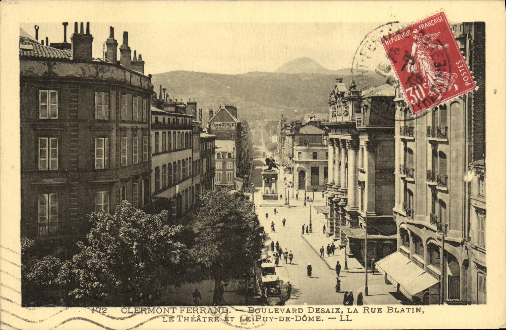 Bulevar de Clermont Ferrand Desaix de la POSTAL de la VENDIMIA la calle Blatin el teatro y el Puy de Dome