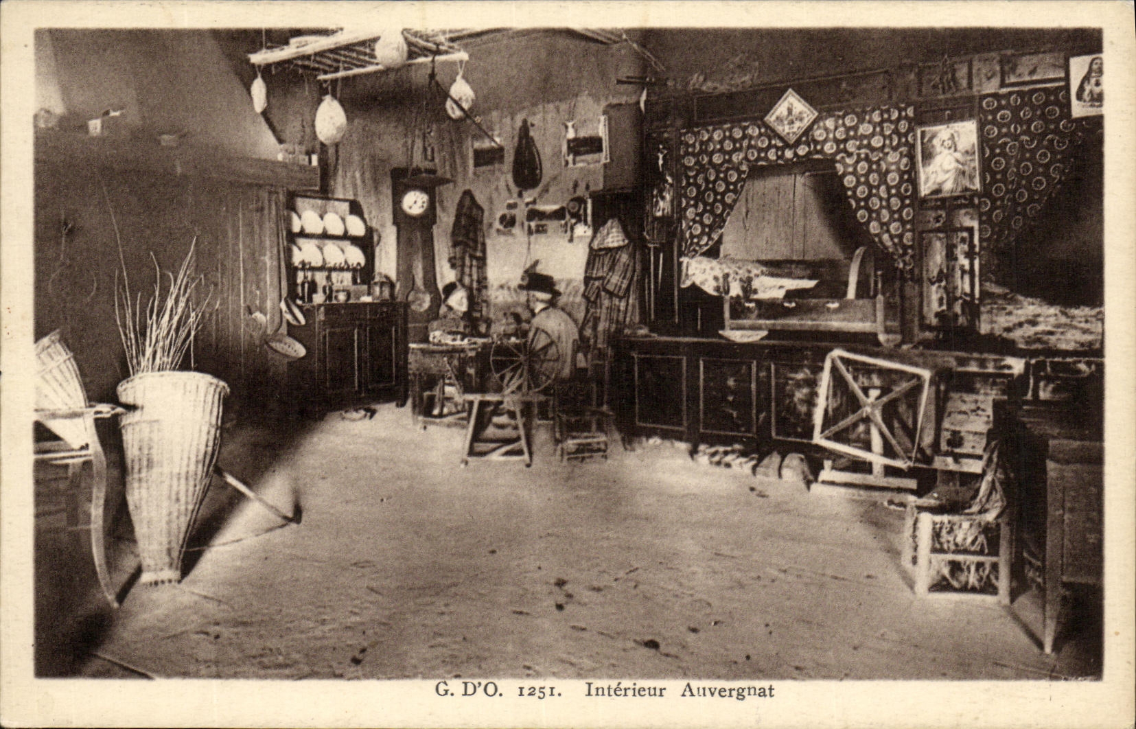 Folklore interior de G D O Auvergnat de la POSTAL de la VENDIMIA