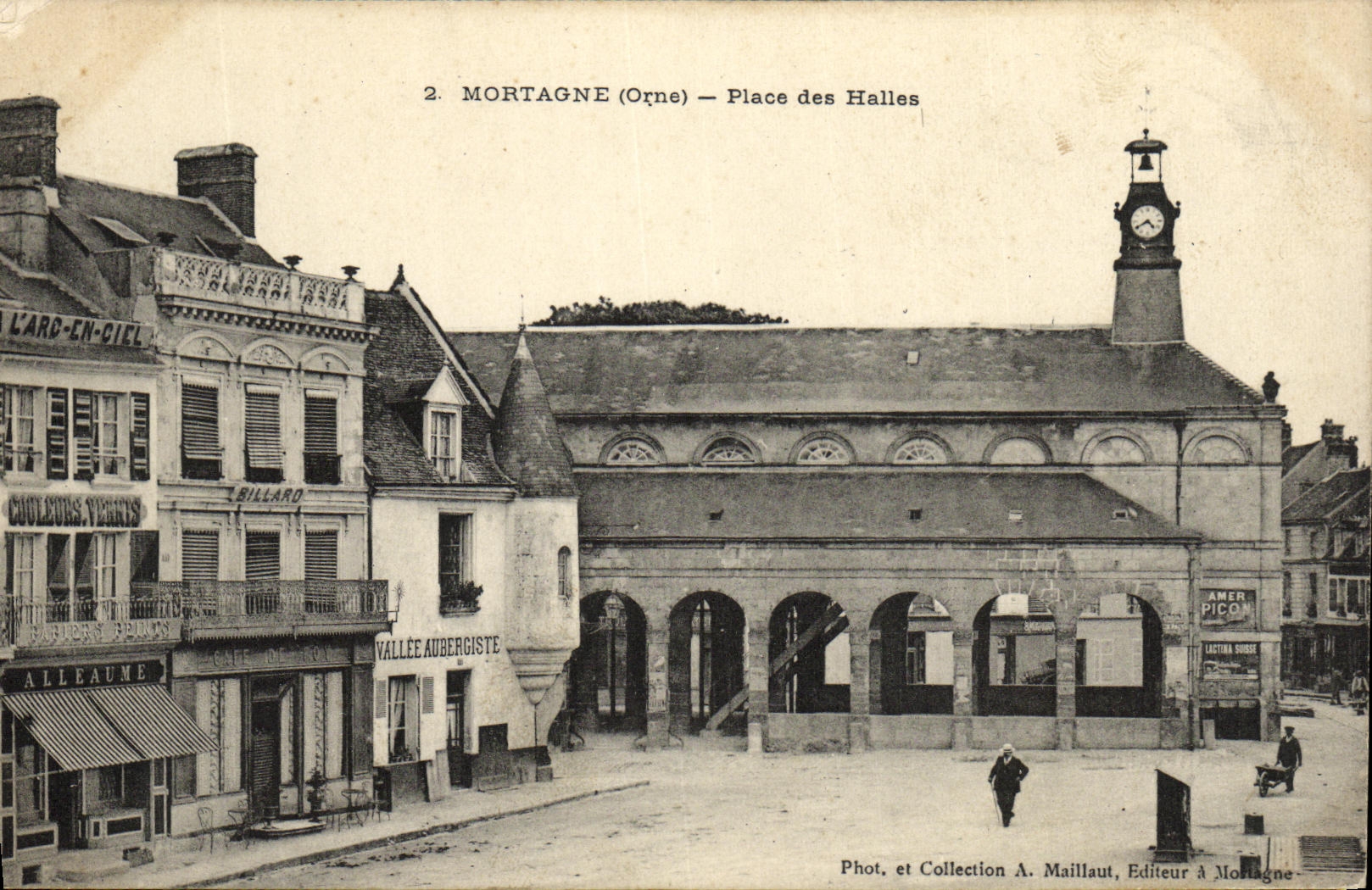 CPA Mortagne Place des Halles