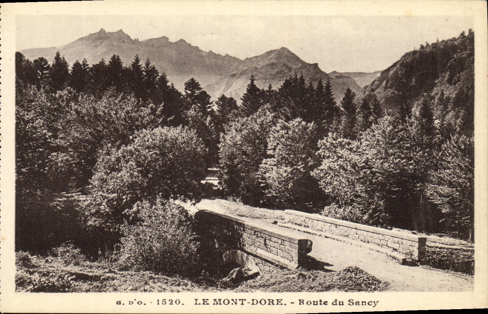 VINTAGE POSTCARD the Mount Gilds Road of Sancy