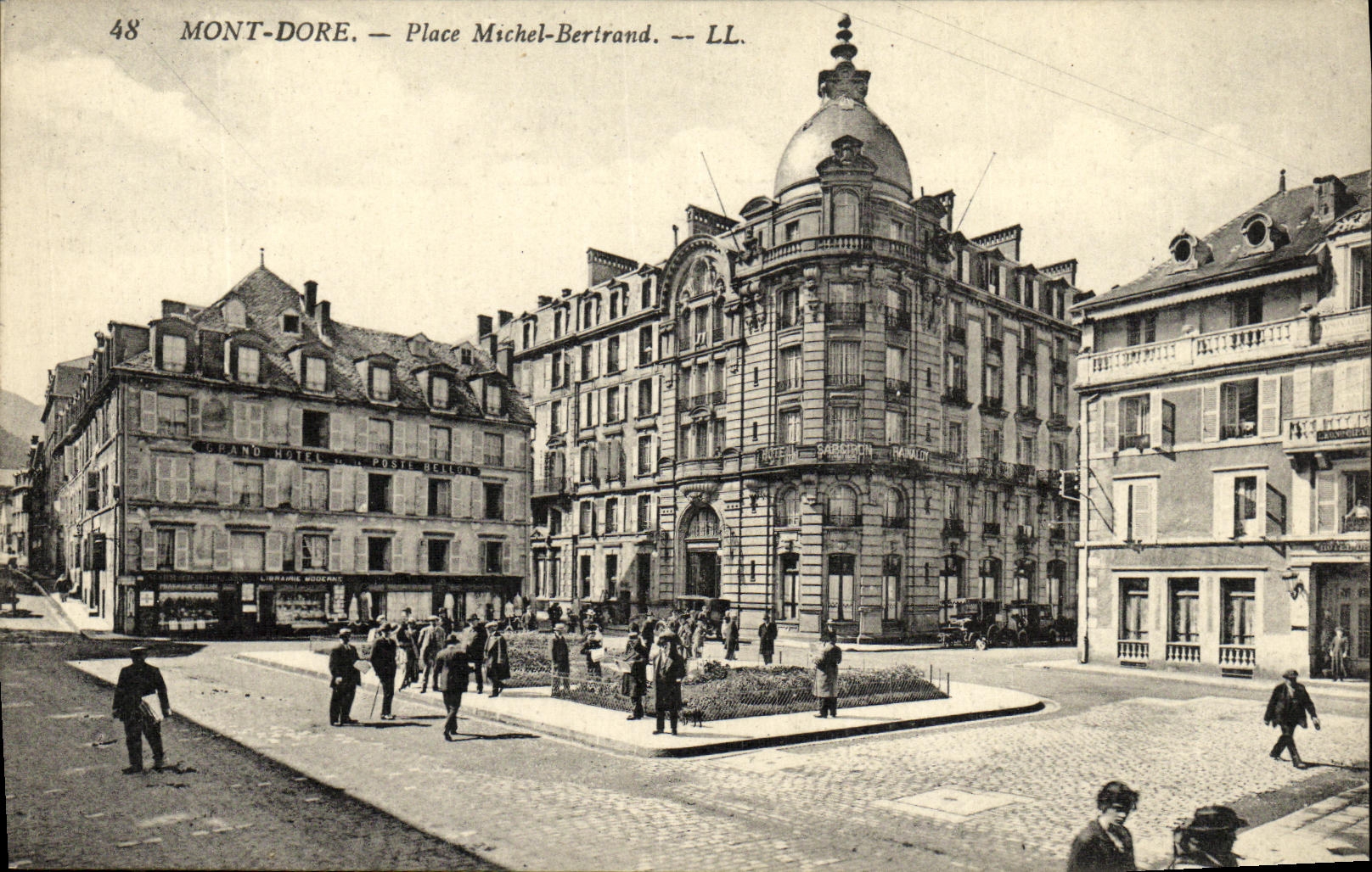 VINTAGE POSTCARD Mont Gilds Place Michel Bertrand