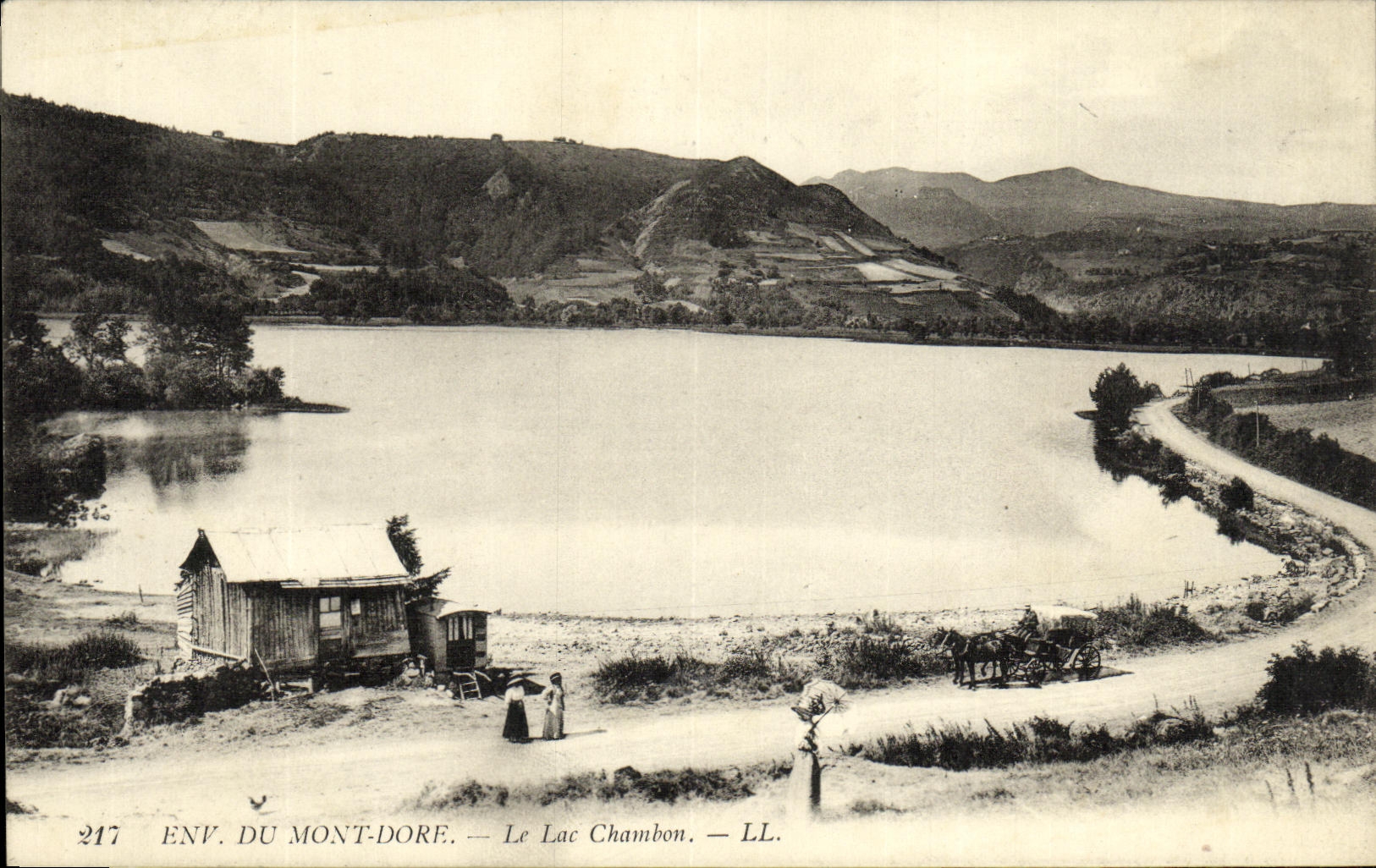 VINTAGE POSTCARD Env Of the Mount Gilds the Lake Chambon