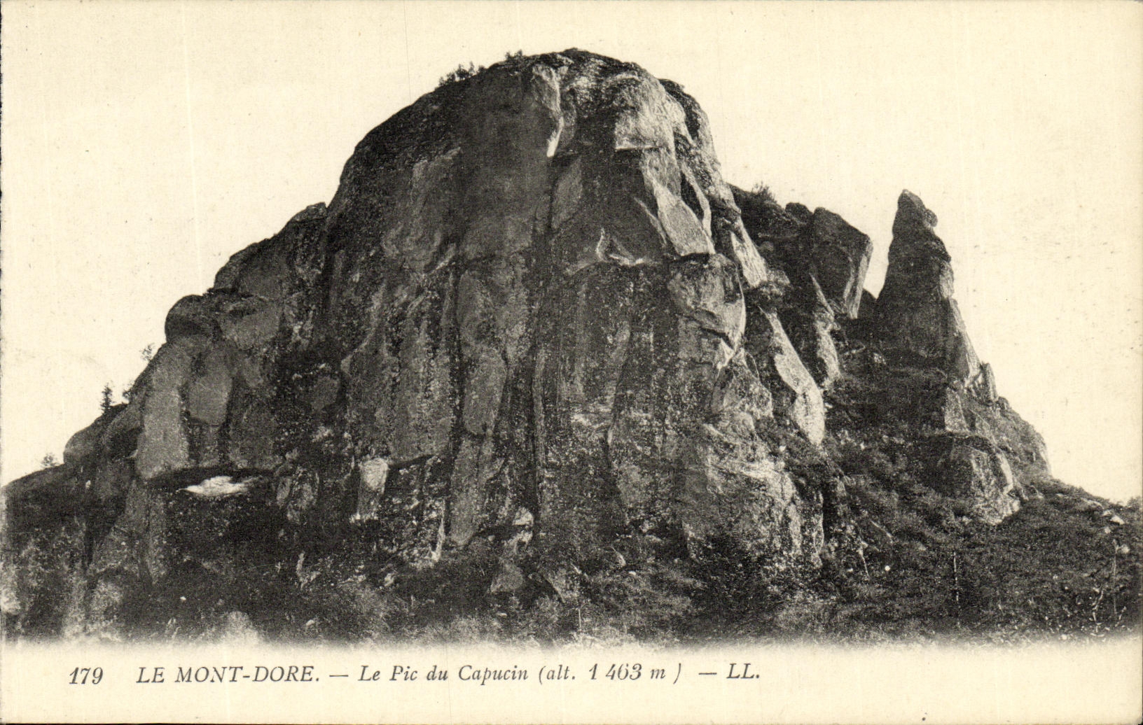 VINTAGE POSTCARD the Mount Gilds the Peak Capuchin