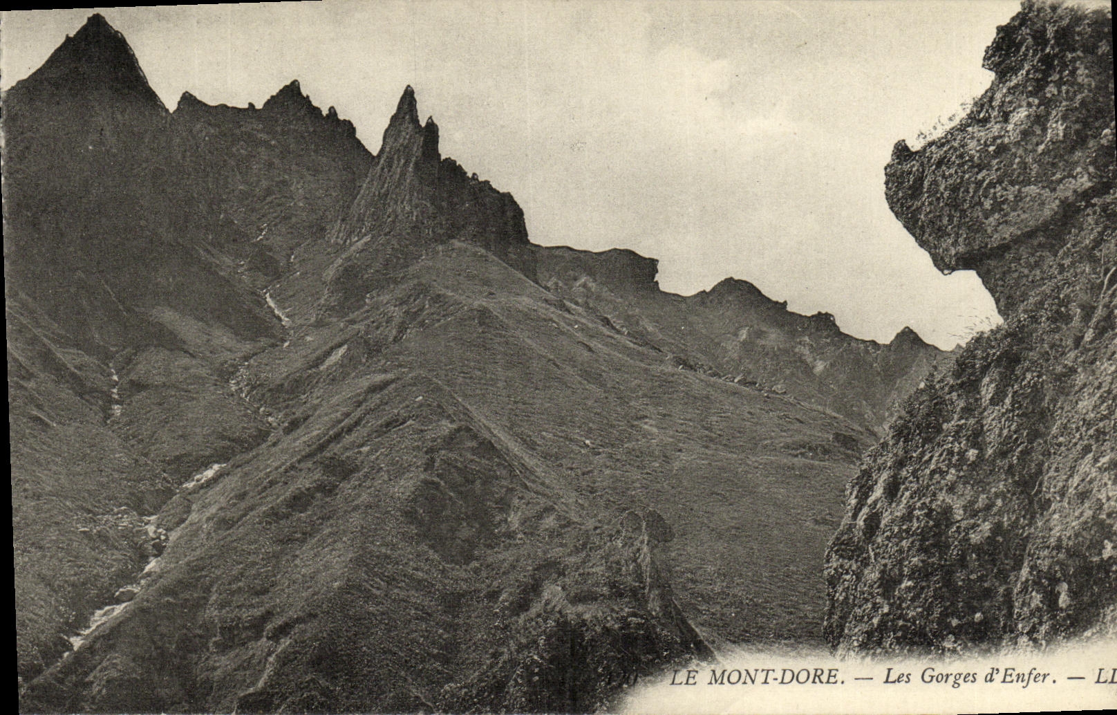 VINTAGE POSTCARD the Mount Gilds the Falls D Enfer