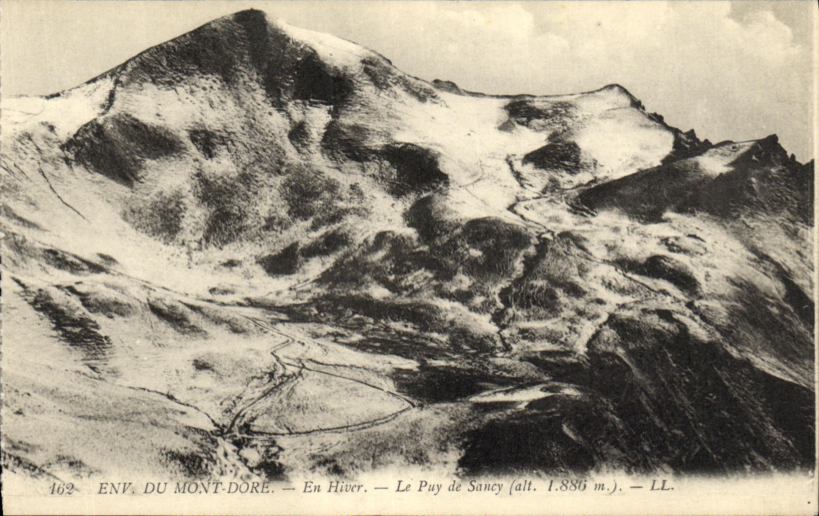 VINTAGE POSTCARD Env Of the Mount Gilds In Winter Puy de Sancy