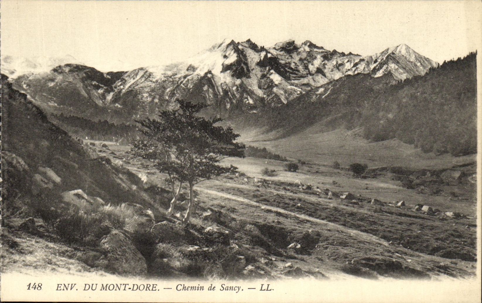 VINTAGE POSTCARD Env Of the Mount Gilds Way of Sancy