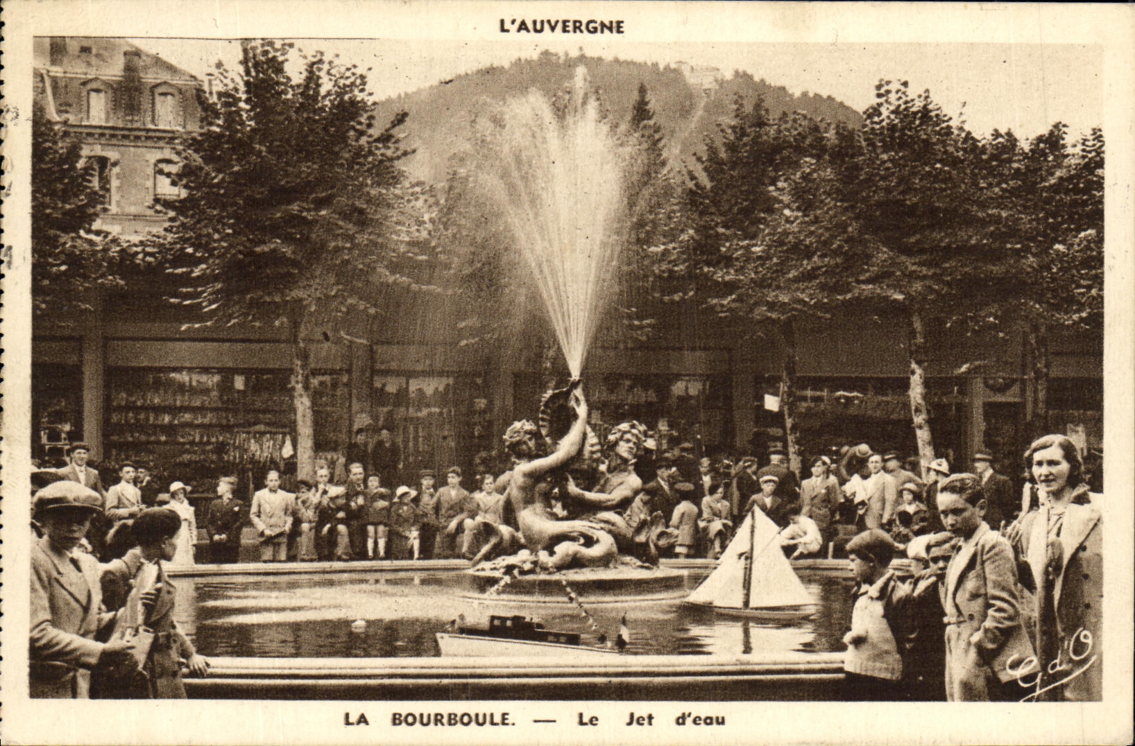 VINTAGE POSTCARD Bourboule the Jet D Water