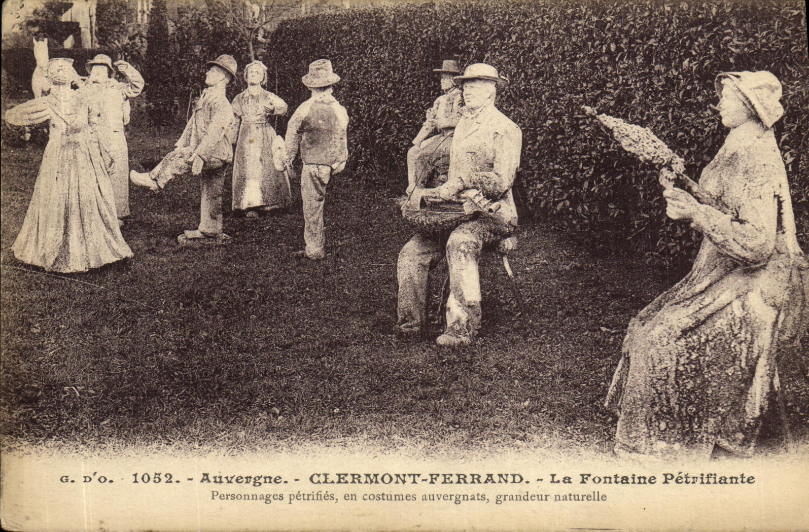 POSTAL Clermont Ferrand de la VENDIMIA que los caracteres Petrifying de la fuente petrify