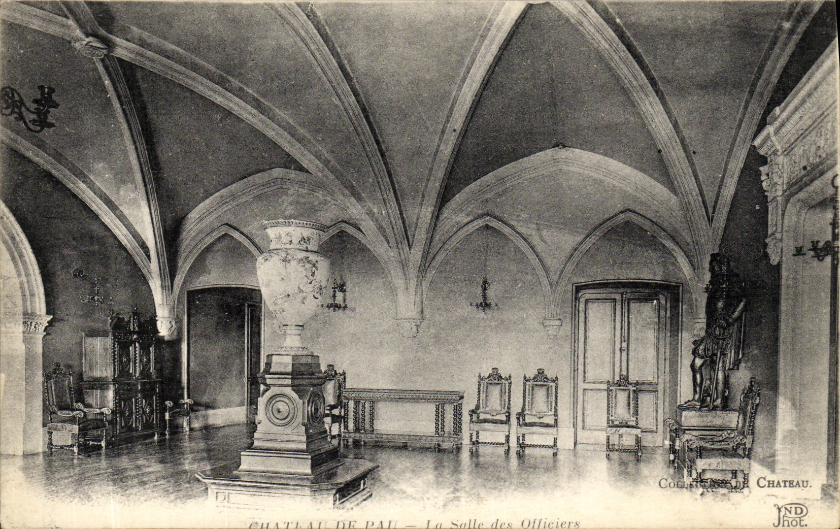 VINTAGE POSTCARD Castle Of Pau the Room Of the Officers