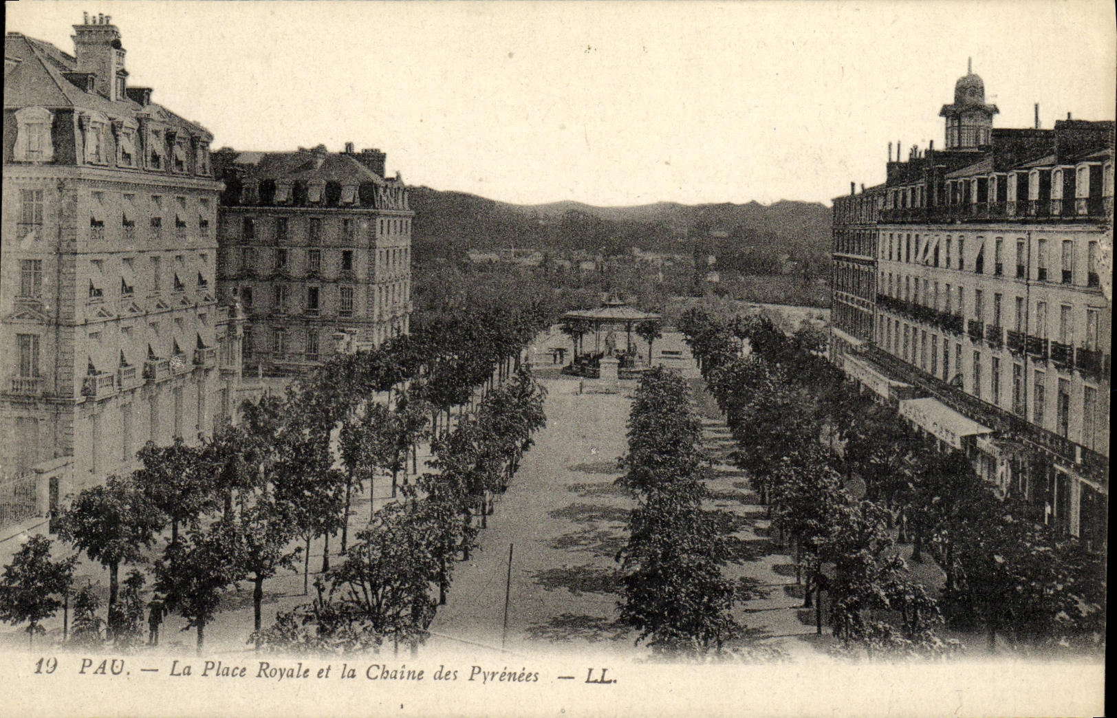 VINTAGE POSTCARD Pau the Royal Place and the Chain Of the Pyrenees