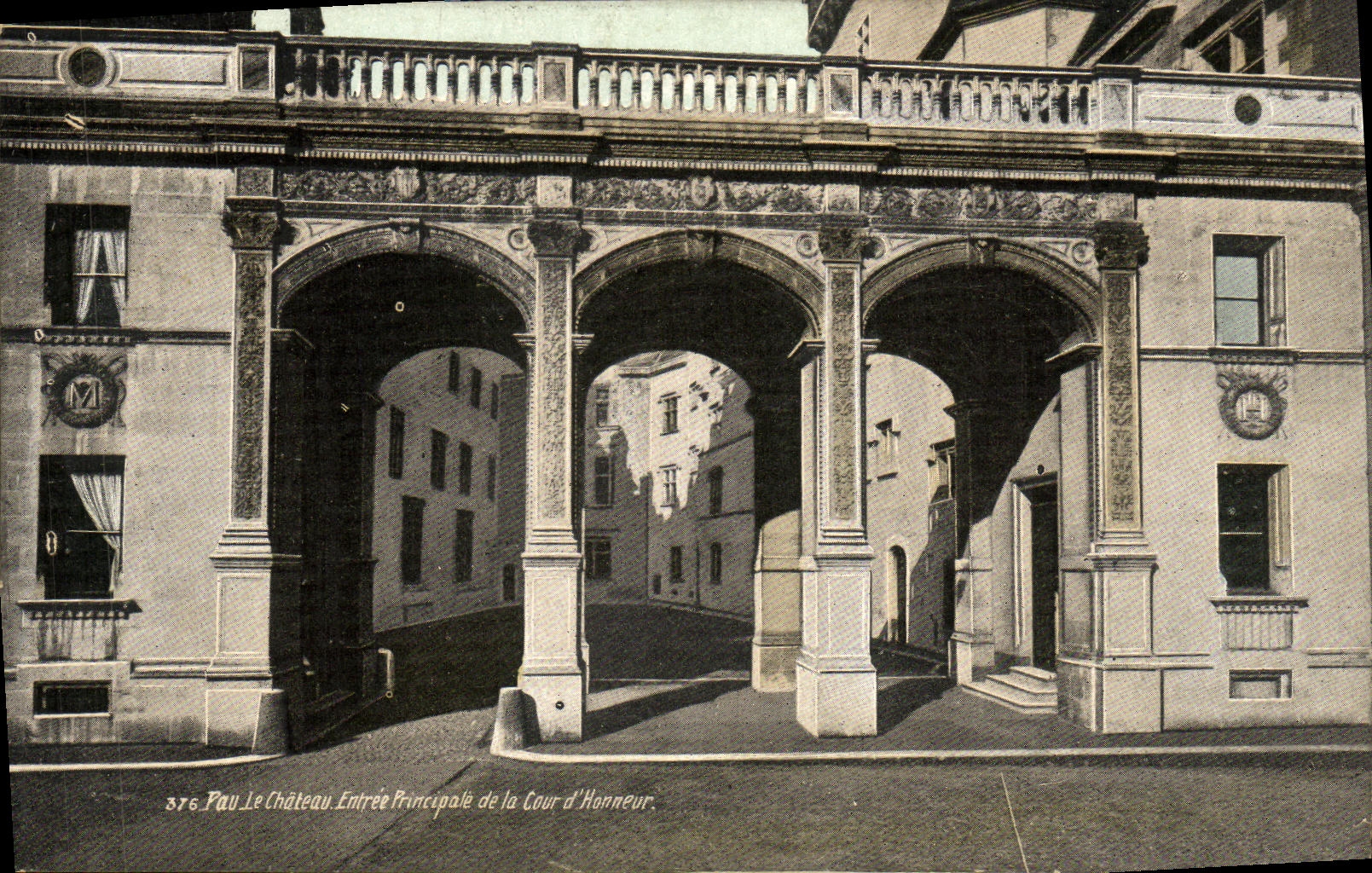 VINTAGE POSTCARD Pau the Castle Main entrance of the Court D Honor