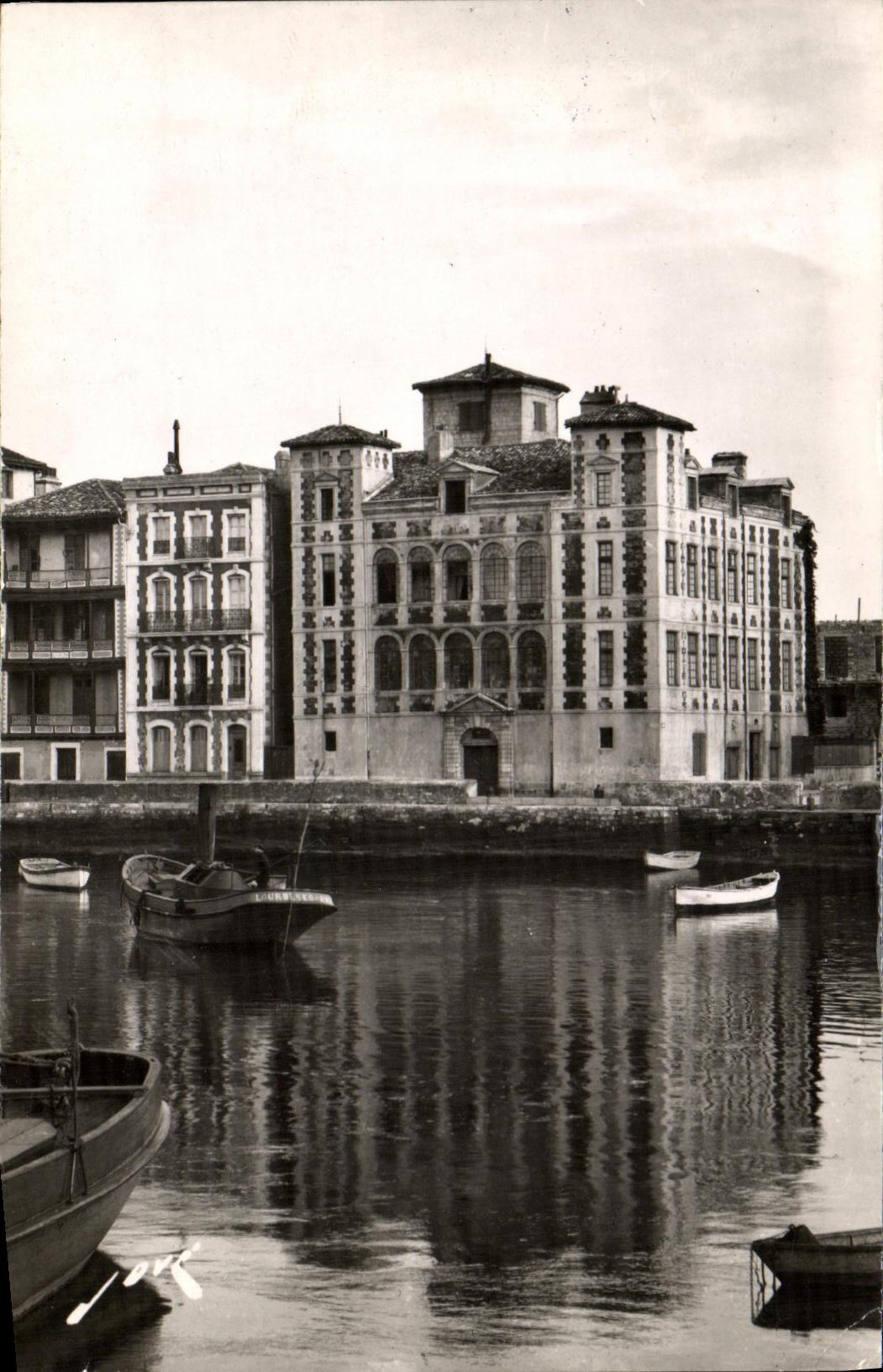 VINTAGE POSTCARD Pau Large Diploma D Holy Honor Jean De Luz the House of L Infante