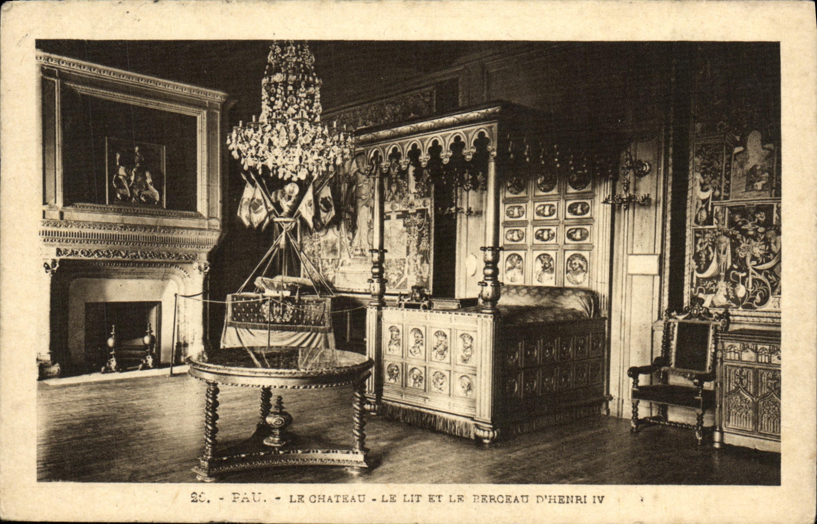 VINTAGE POSTCARD Pau the Castle Bed And the cradle D Henri IV