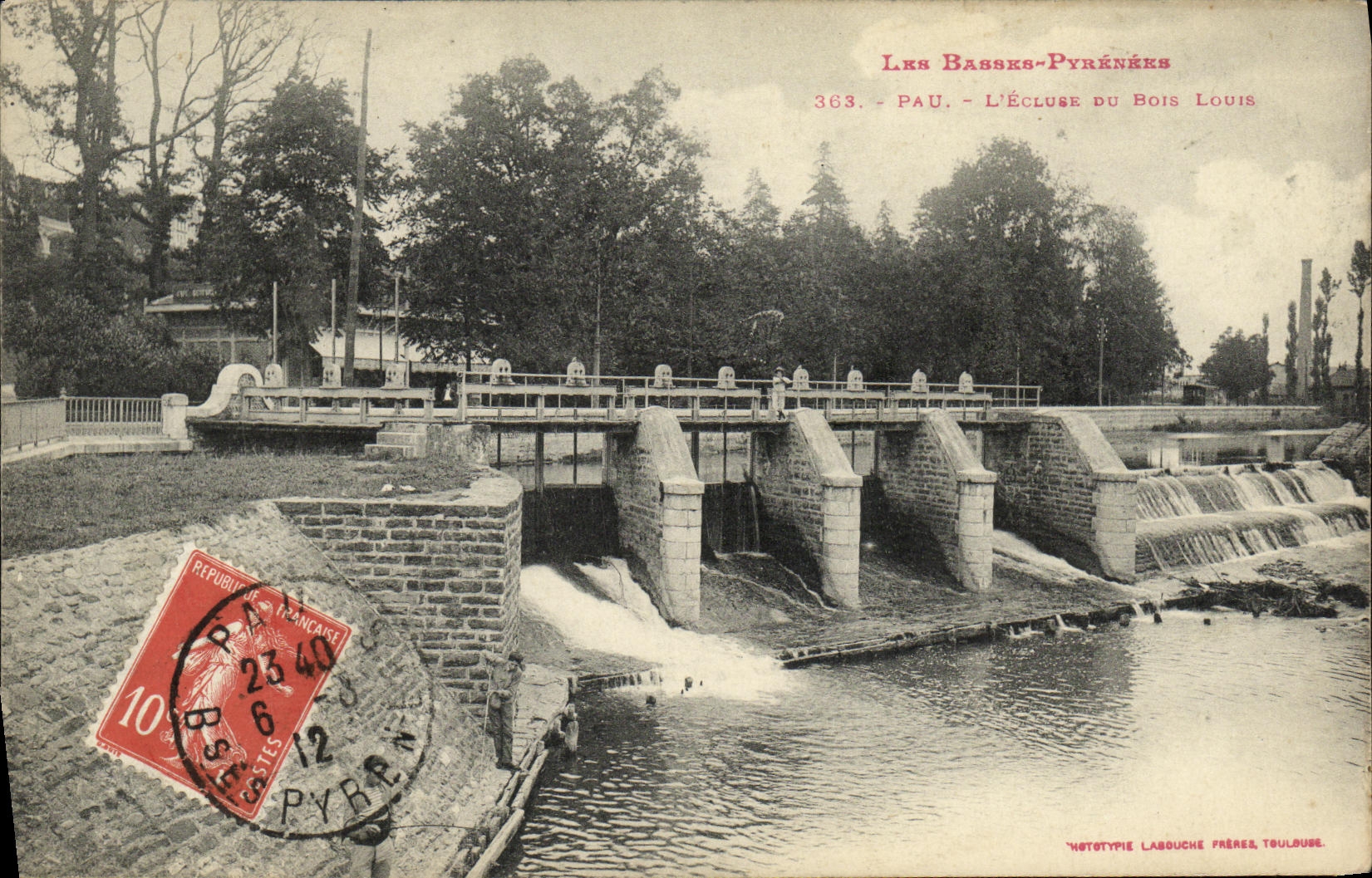 VINTAGE POSTCARD Pau L Locks Of Bors Louis