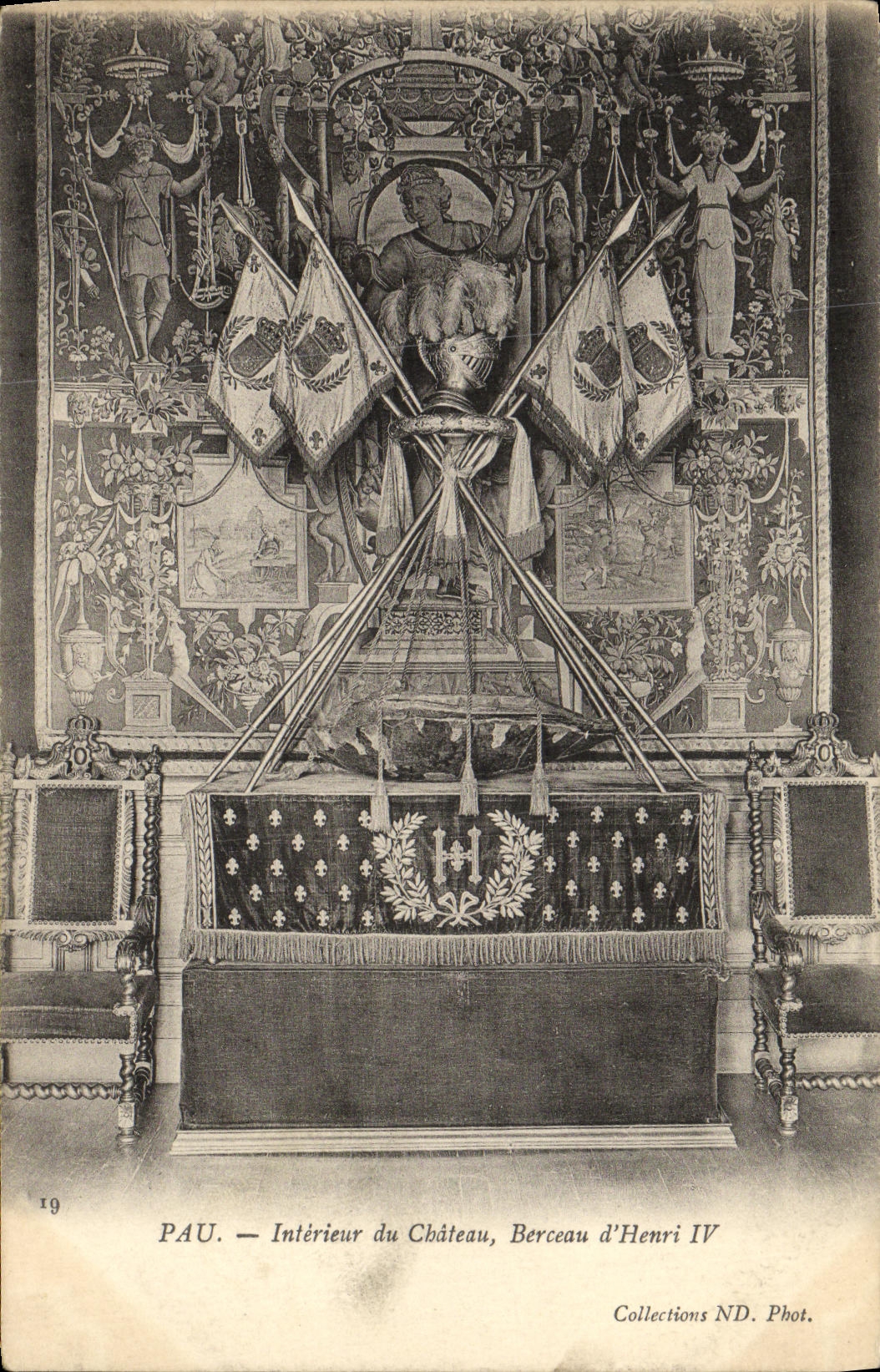 VINTAGE POSTCARD Interior Pau of the Castle Cradle D Henri IV