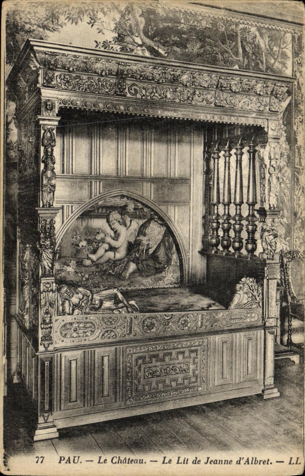 VINTAGE POSTCARD Pau the Castle Bed of Jeanne D Albert