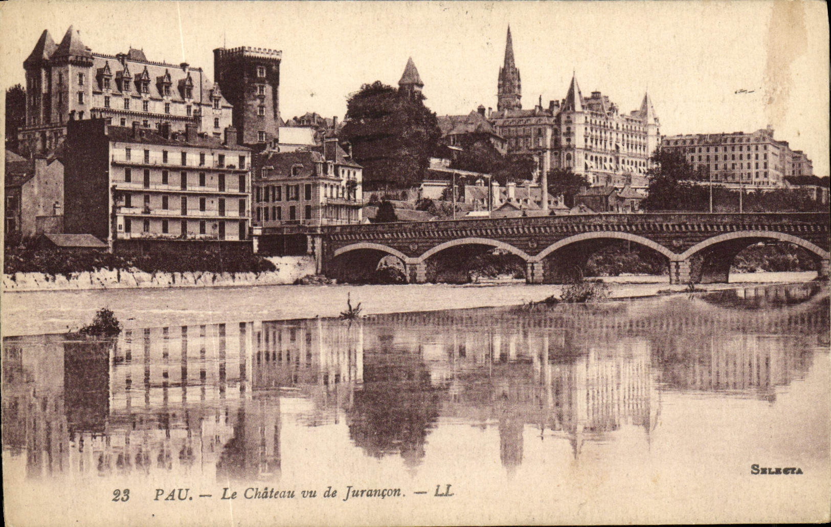 VINTAGE POSTCARD Pau the Castle Seen De Jurancon