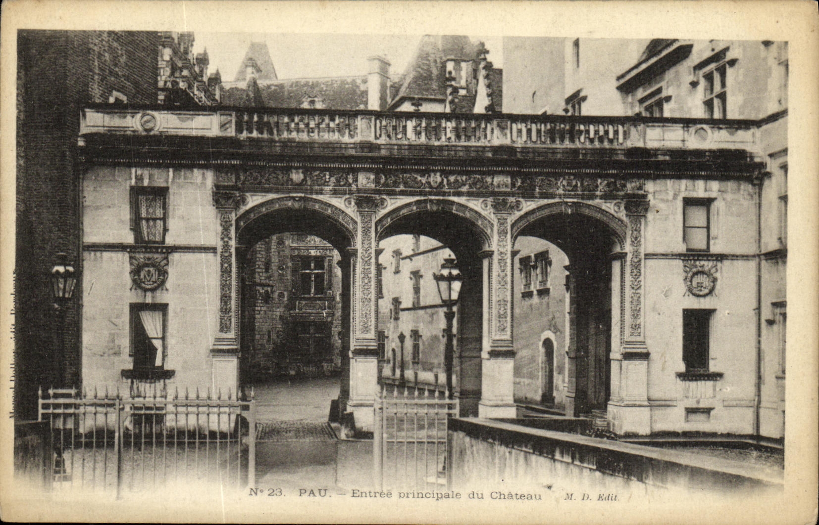 VINTAGE POSTCARD Pau Entered Princiale of the Castle