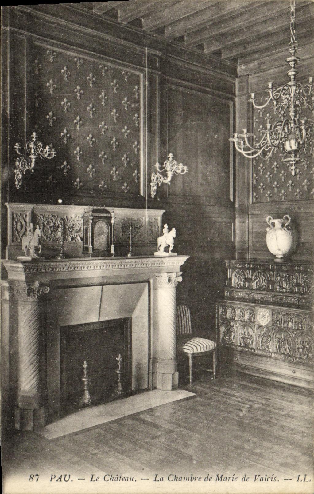 VINTAGE POSTCARD Pau the Castle the Room Of Marie De Valois