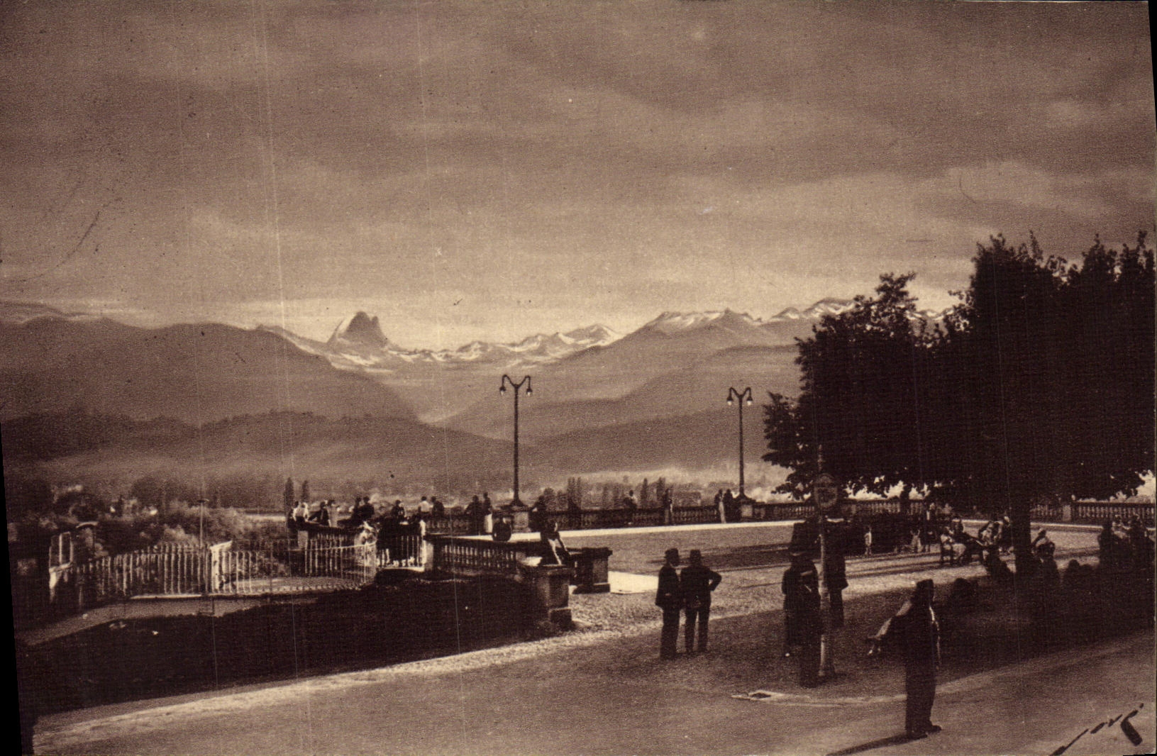 VINTAGE POSTCARD Pau the Terrace the Chain of the Pyrenees and Of the South D Ossau