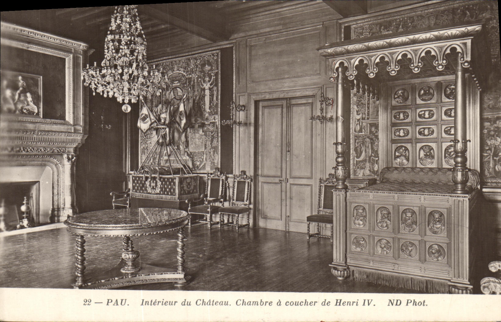 VINTAGE POSTCARD Pau INtrerieur of the Castle Room has Coucher of Henri IV