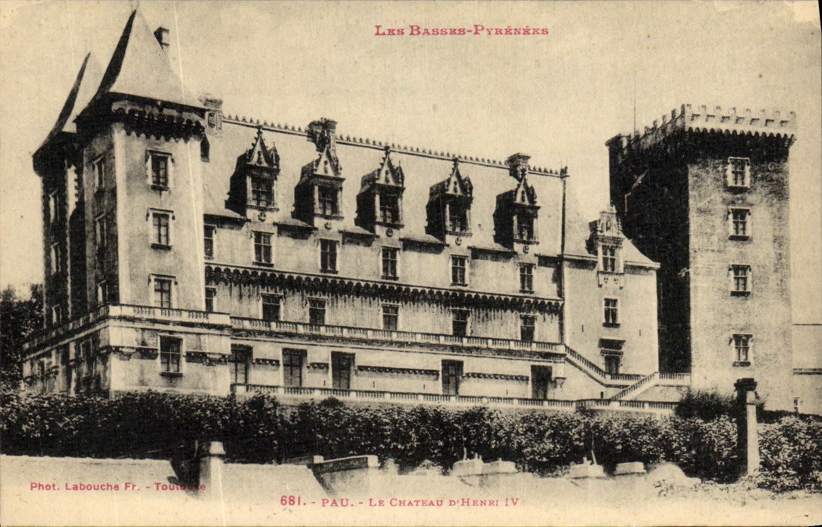 VINTAGE POSTCARD Pau the Castle D Henri IV