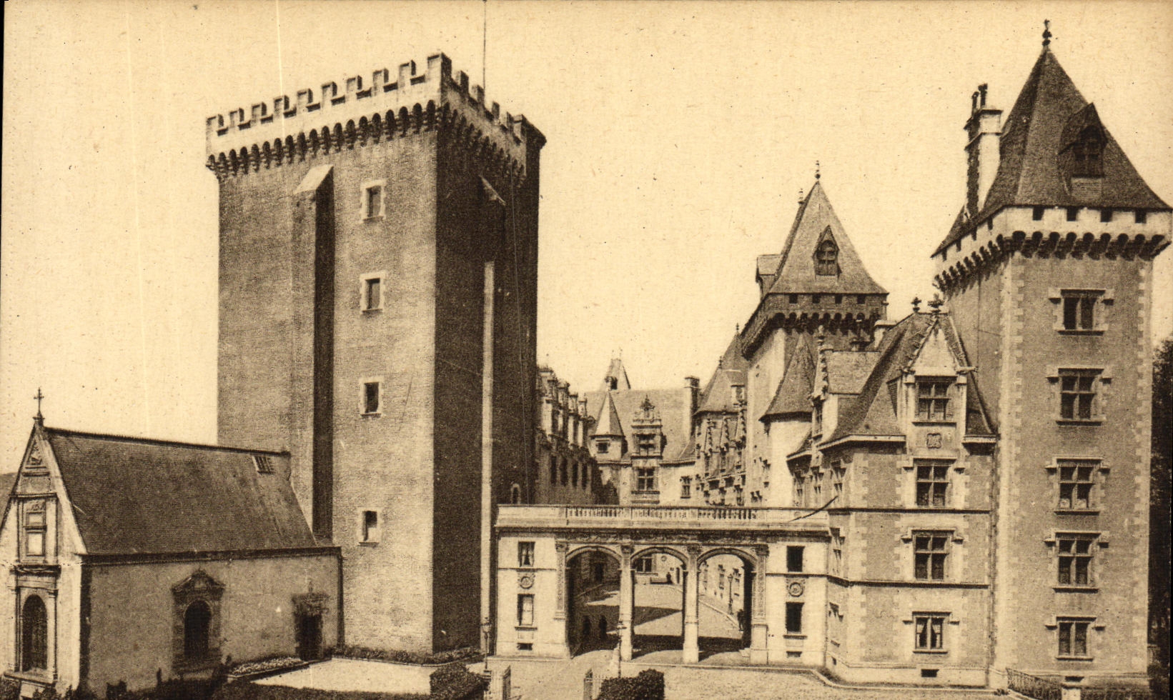 VINTAGE POSTCARD Pau the Castle Henri IV Keep Frontage and Entered
