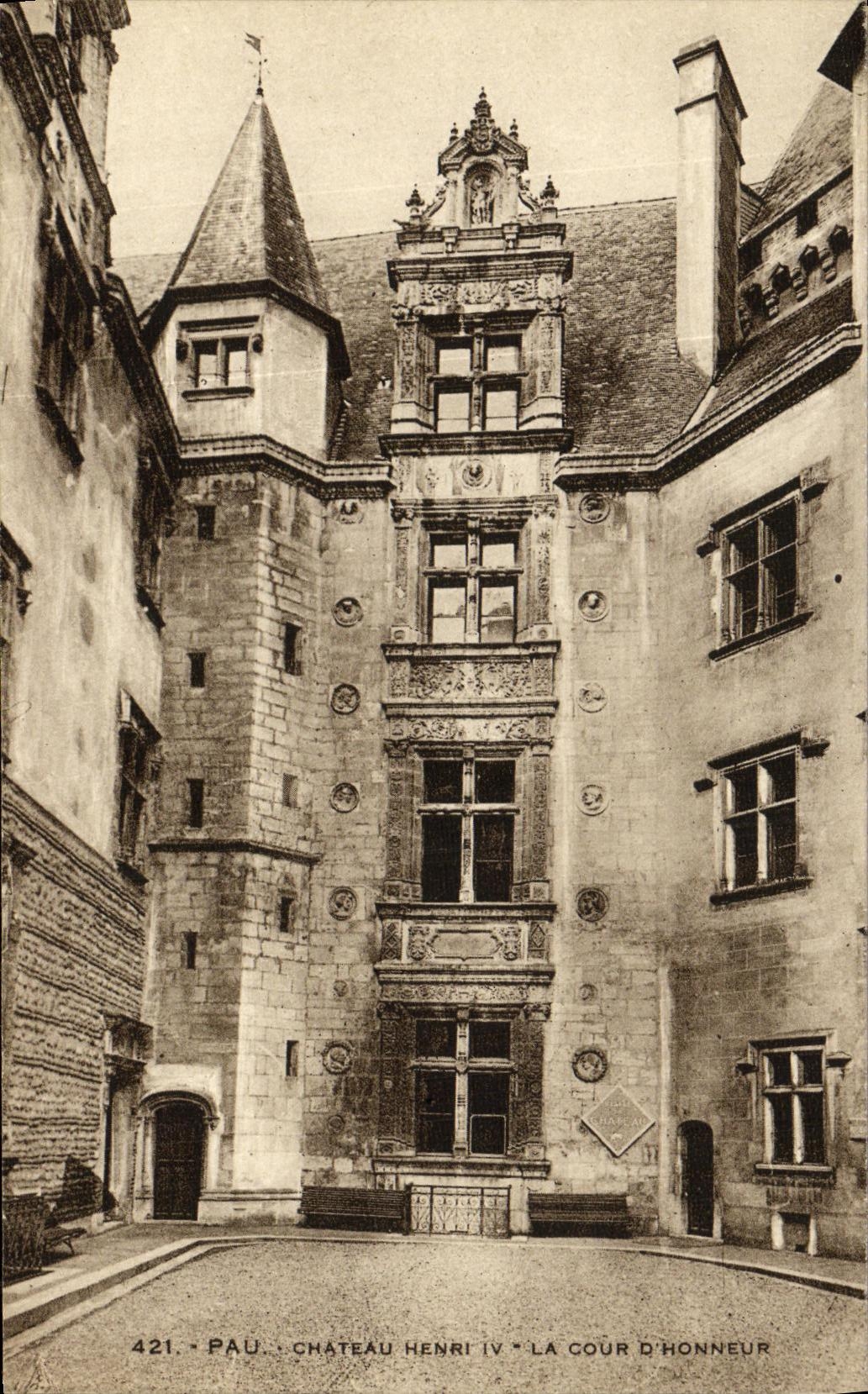 VINTAGE POSTCARD Pau the Castle Henri IV the Court D Honor