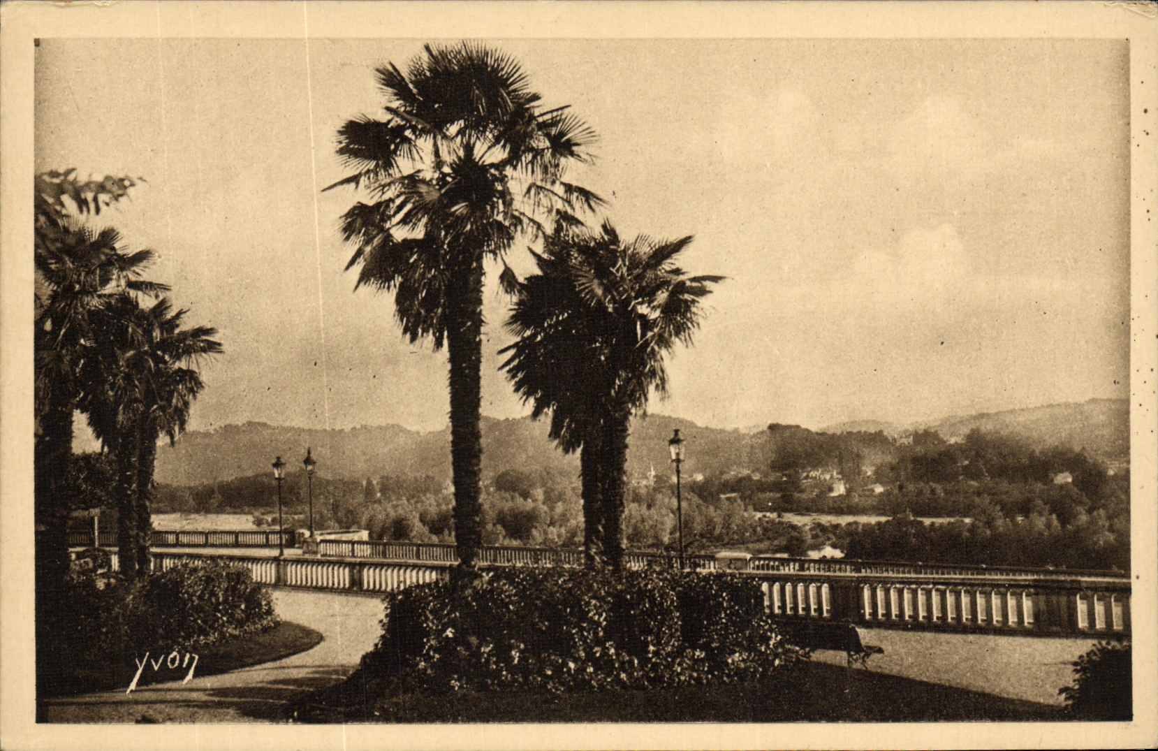 VINTAGE POSTCARD Pau View on the Chain of the Pyrenees