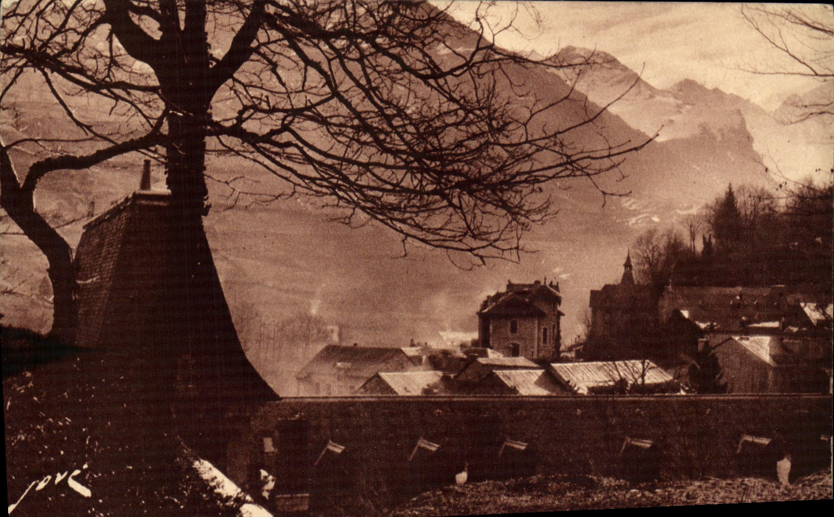 VINTAGE POSTCARD Good Eaux Sight has flight D bird