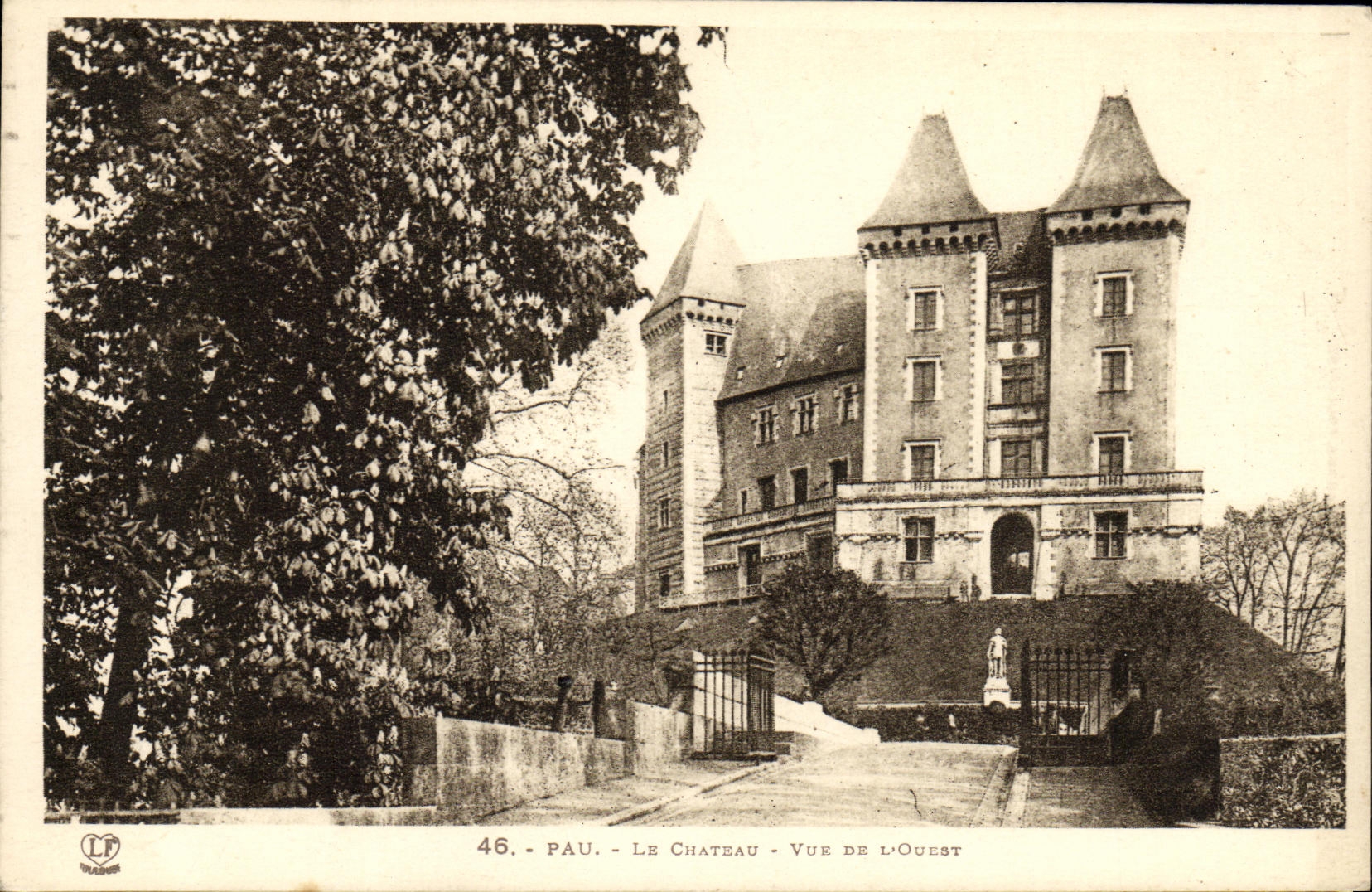 VINTAGE POSTCARD Pau the Castle Seen Of L Western