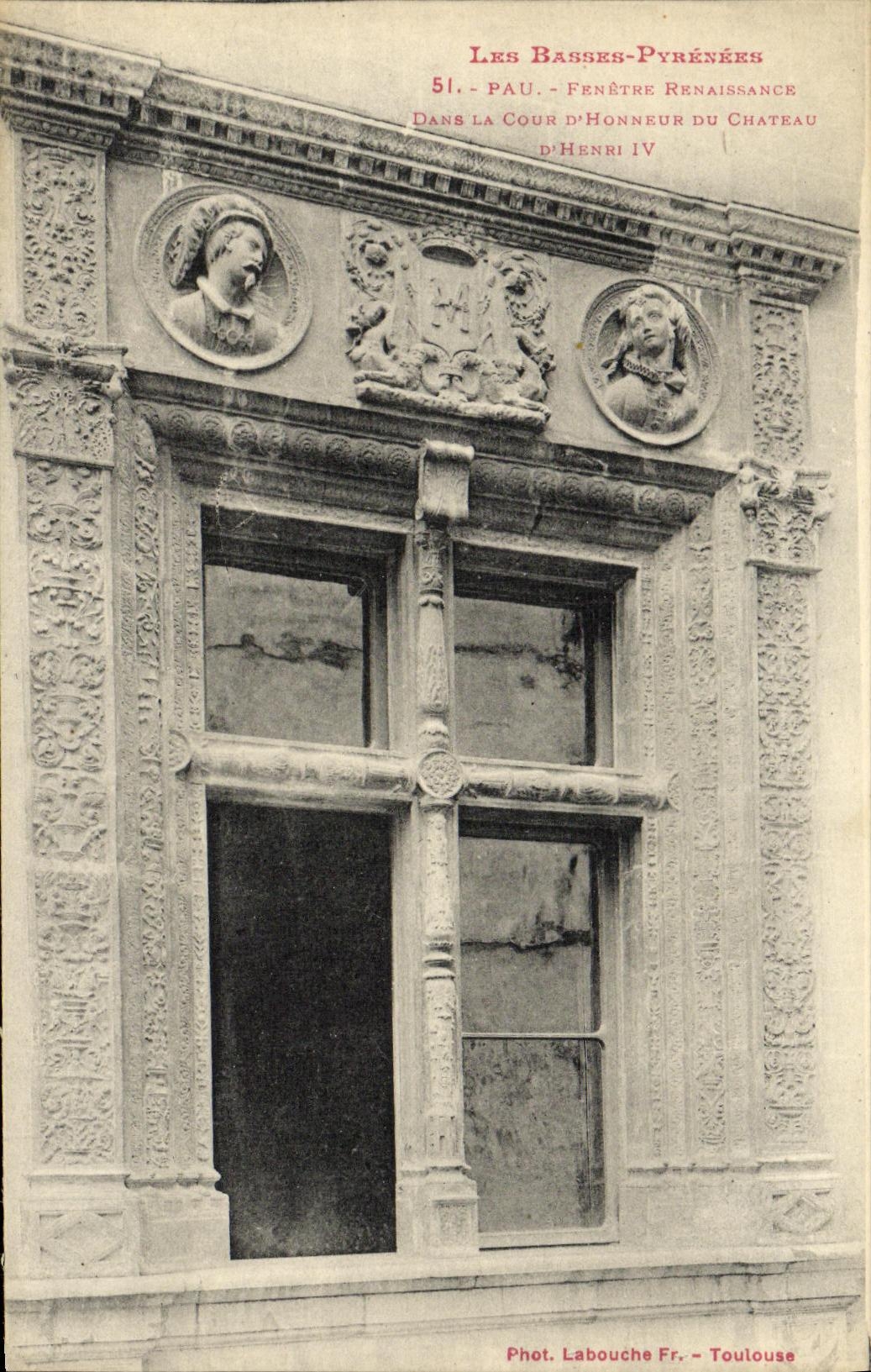 VINTAGE POSTCARD Pau Fenestrates Renaissance In the court D honor of the castle D Henri IV