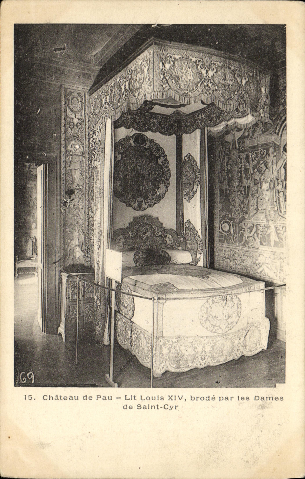 VINTAGE POSTCARD Pau Castle of Bed Louis XIV embroiders by the Ladies of Cyr Saint