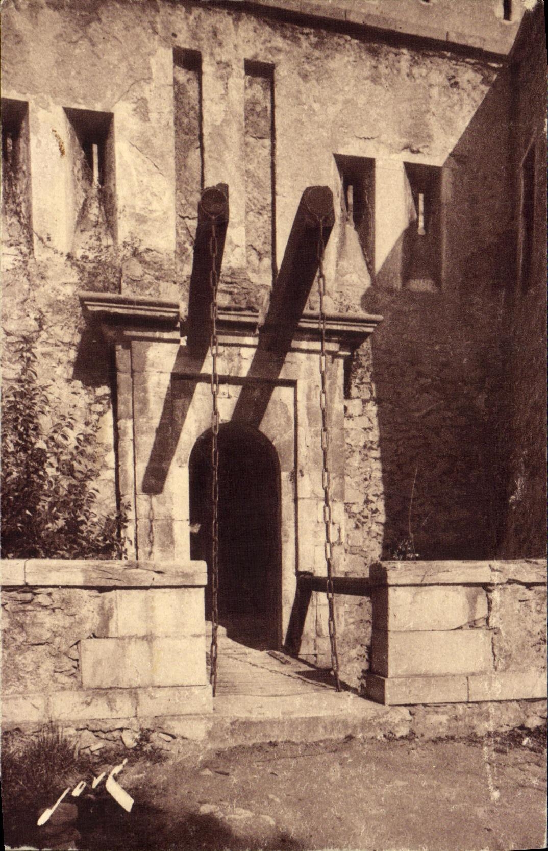 VINTAGE POSTCARD Pau the Castle Extremely Heavy Strong Bridge levis D a door D entered of the Pyrenean museum