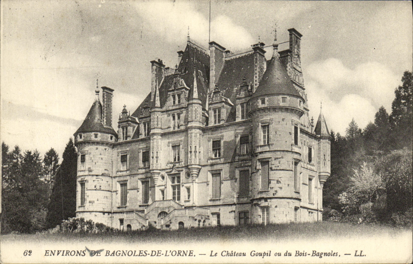 La POSTAL de la VENDIMIA Bagnoles de L adorna el castillo de Goupil o de la madera Bagnoles