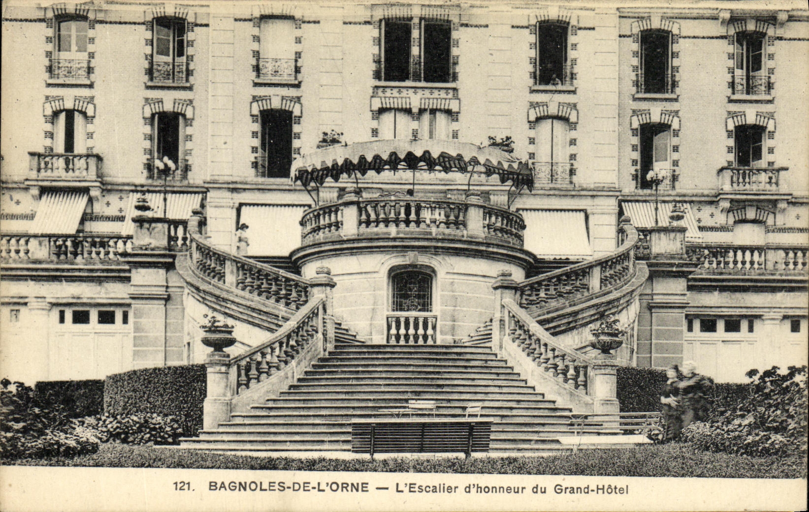 La POSTAL de la VENDIMIA Bagnoles de L adorna L Escaller D Honneur del hotel grande
