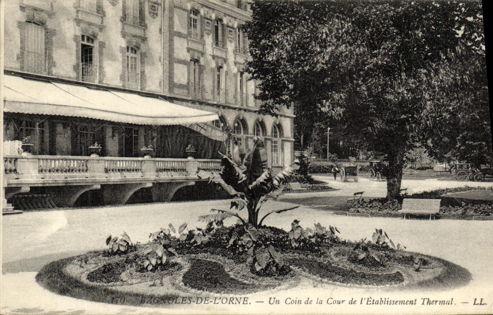 POSTAL de la VENDIMIA Bagnoles una esquina de la corte de L establecimiento hidropatico