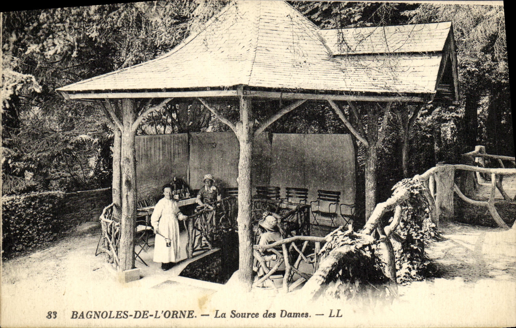 La POSTAL de la VENDIMIA Bagnoles de L adorna la fuente de las senoras