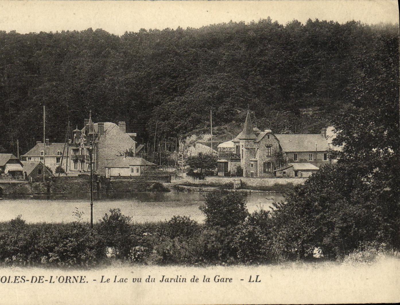 La POSTAL de la VENDIMIA Bagnoles de L adorna el jardin del lago de la estacion
