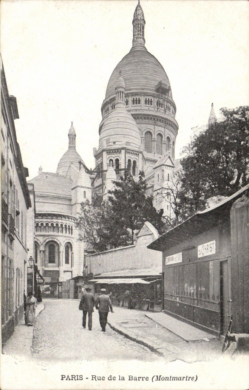 VINTAGE POSTCARD Paris Rue of the Montmartre Bar Crowns Heart