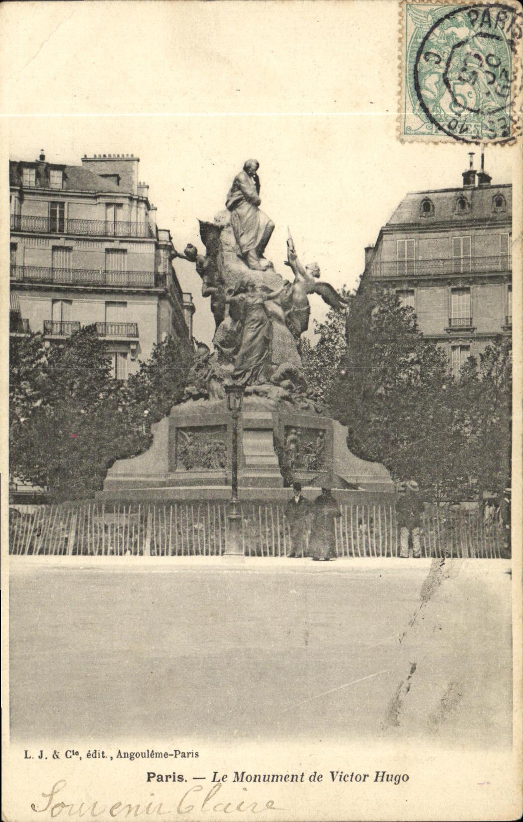 CPA Paris Le Monument de Viclor Hugo