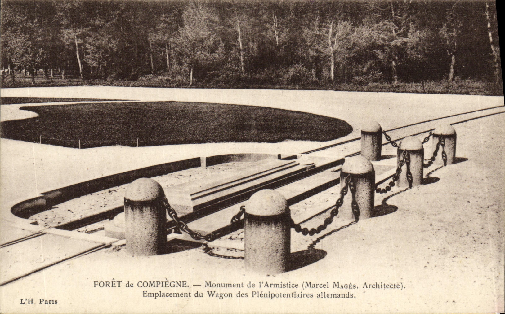 CPA Compiegne Monument de L Armistice Emplacement du wagon des plenipotentionnaires allemands