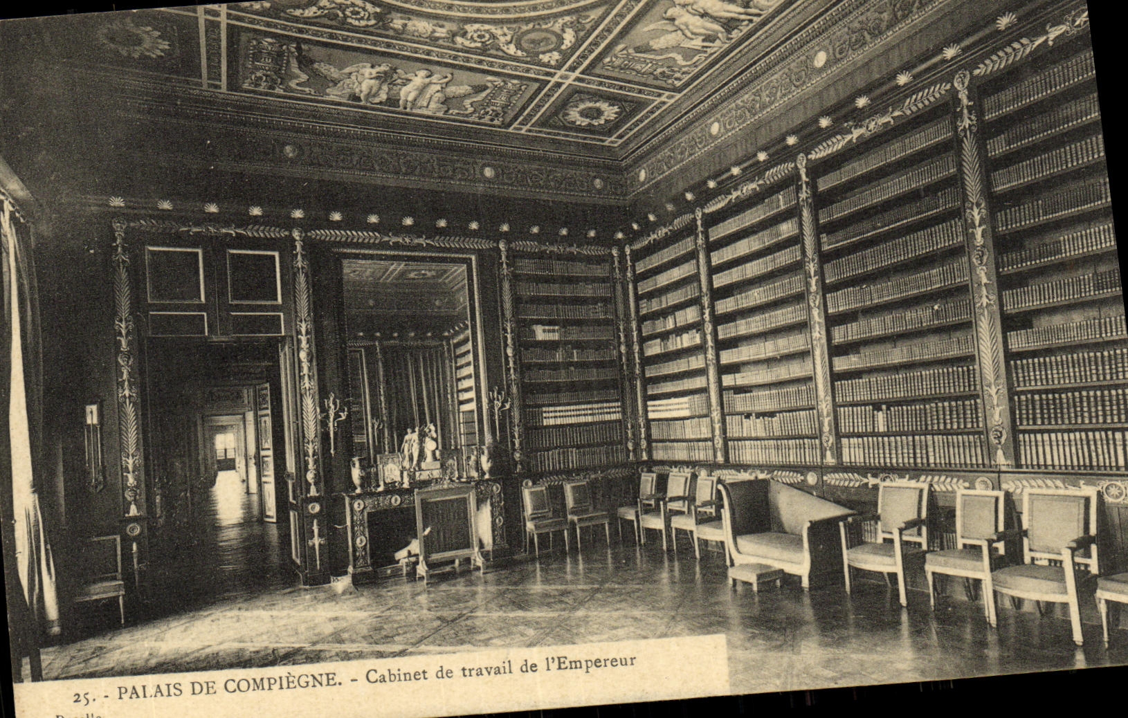 CPA Compiegne Cabinet de travail de L Empereur Bibliotheque