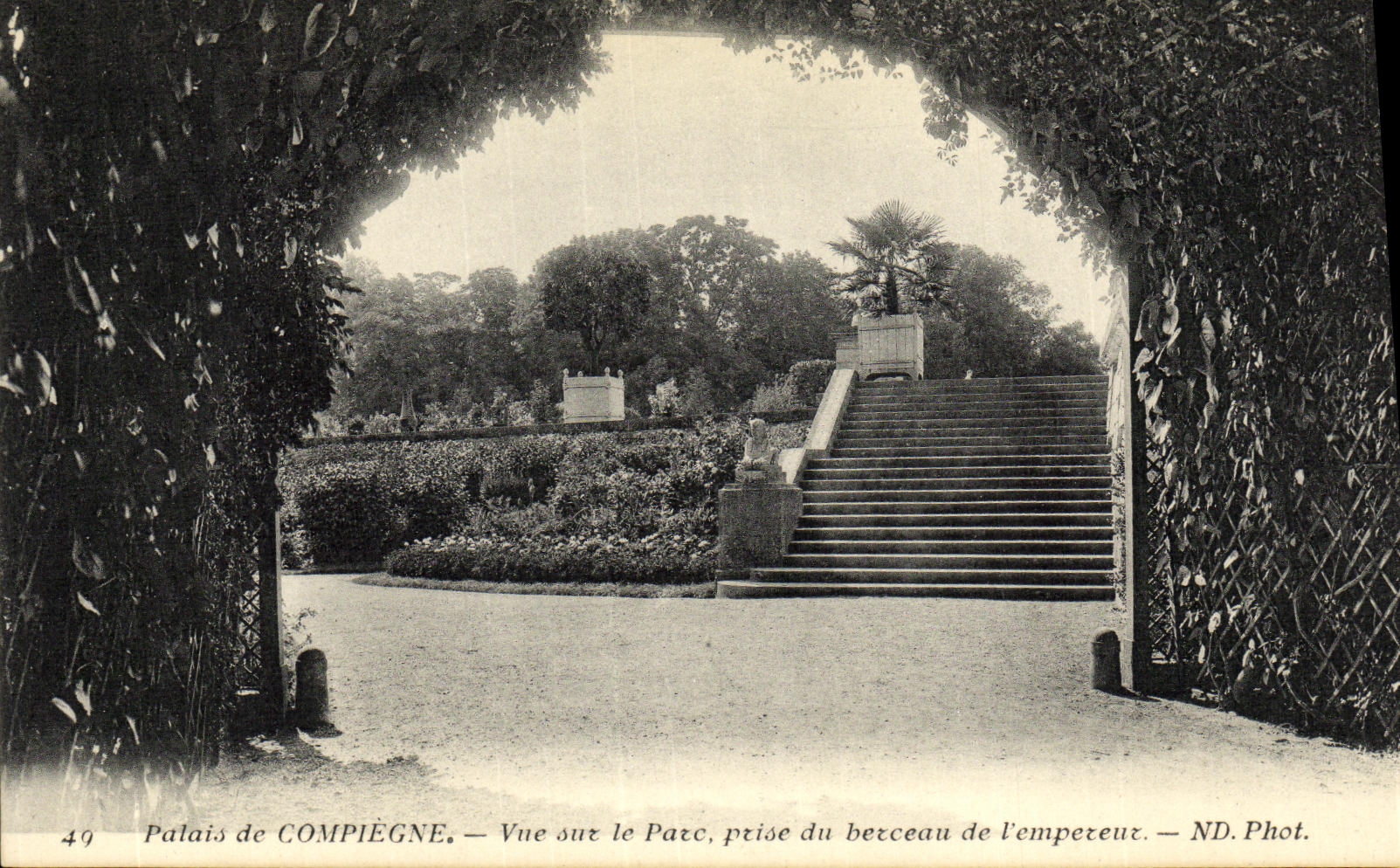 CPA Compiegne Vue sur le Parc Prise du Berceau de L Empereur