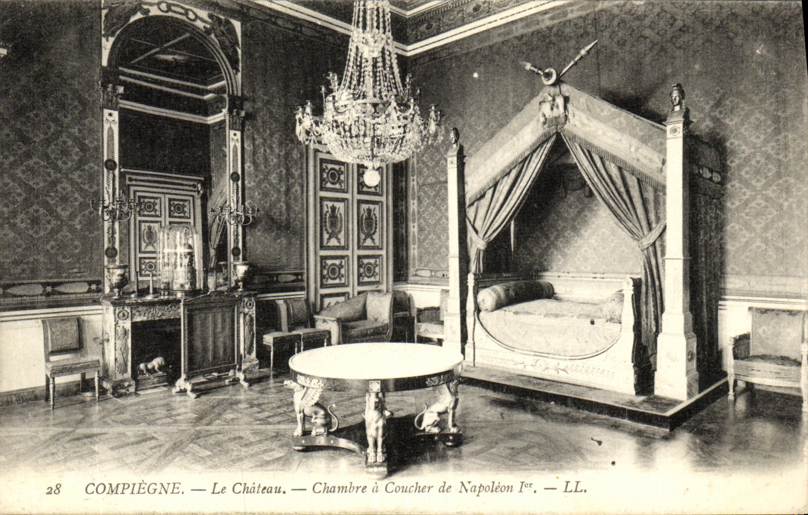 CPA Compiegne Le Chateau Chambre a Coucher de Napoleon 1er