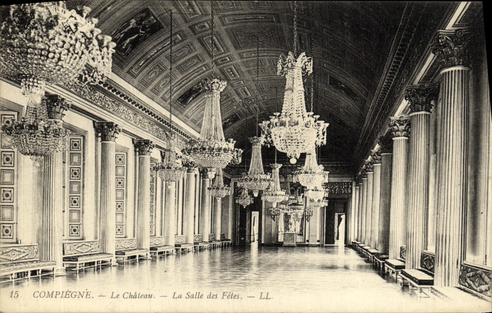 CPA Compiegne Le Chateau La Salle des Fetes