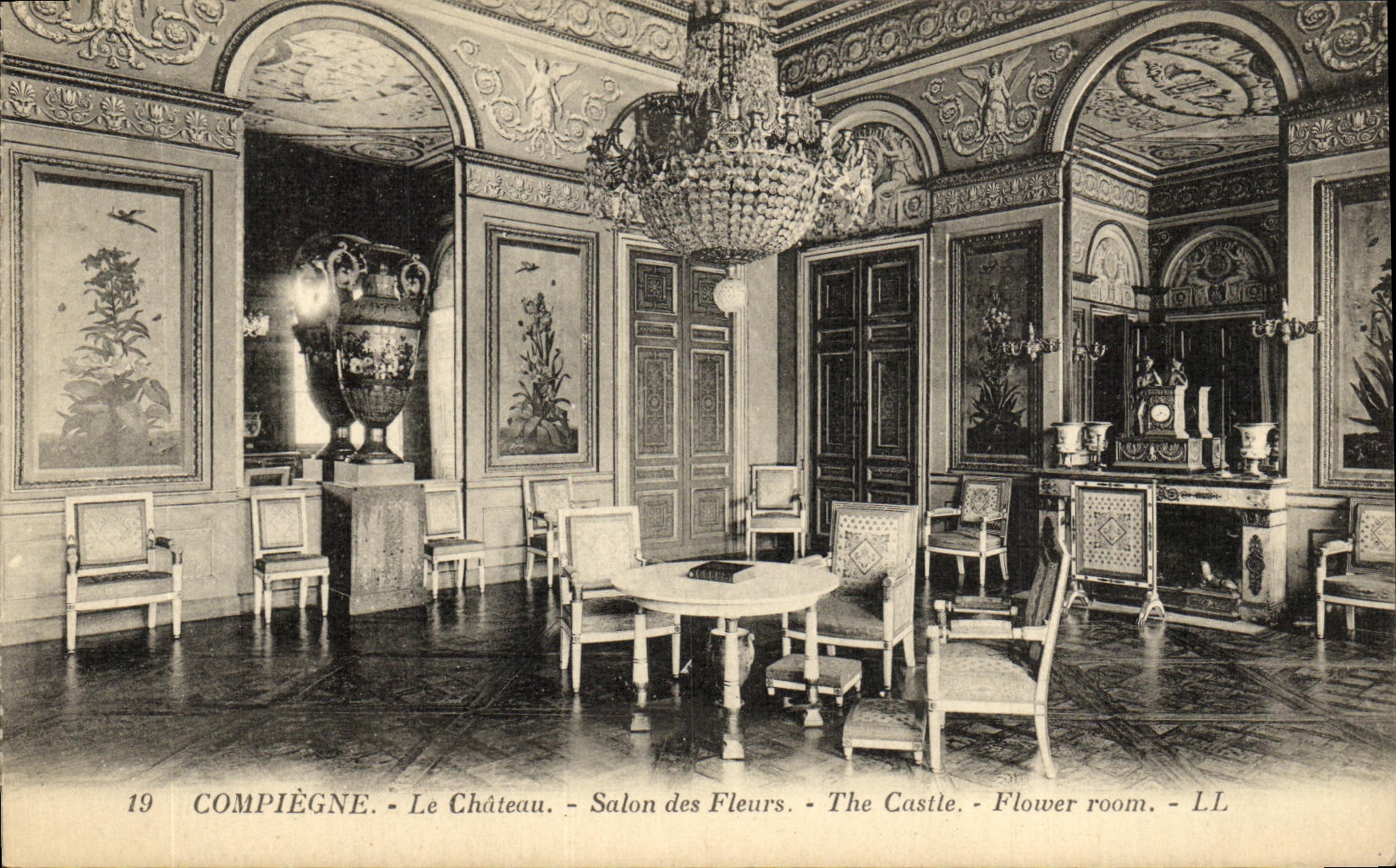 CPA Compiegne Chateau Salon des Fleurs