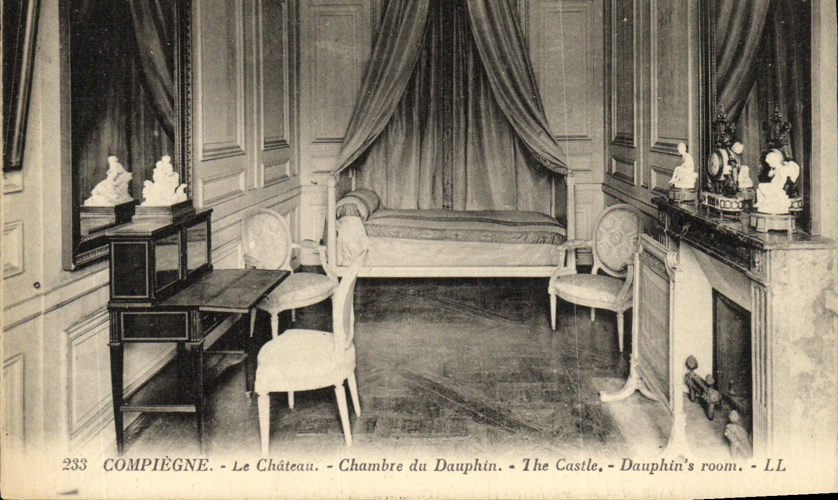 CPA Compiegne Le Chateau Chambre du Dauphin